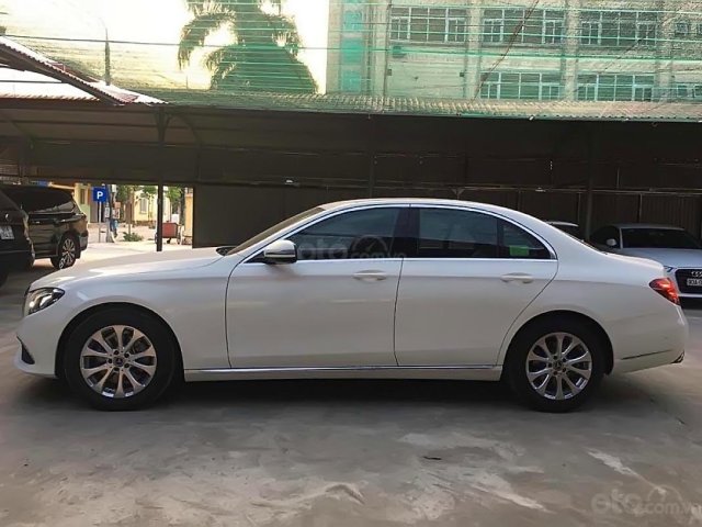 Cần bán xe Mercedes E200 năm sản xuất 2019, màu trắng