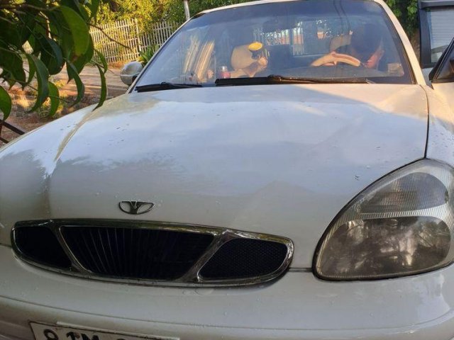 Bán xe cũ Daewoo Nubira đời 2001, màu trắng0