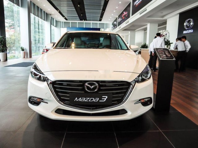 Cần bán xe Mazda 3 năm sản xuất 2019, màu trắng, mới hoàn toàn0