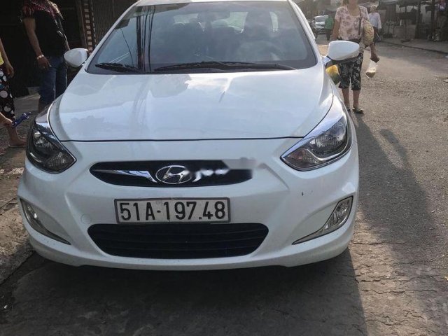 Bán xe Hyundai Accent năm 2011, màu trắng, xe nhập còn mới 