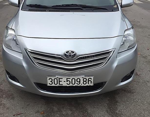 Cần bán Toyota Vios 1.5E năm sản xuất 2010, màu bạc, xe gia đình