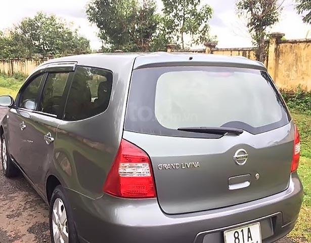 Bán Nissan Grand livina 1.8MT đời 2012, màu xám 