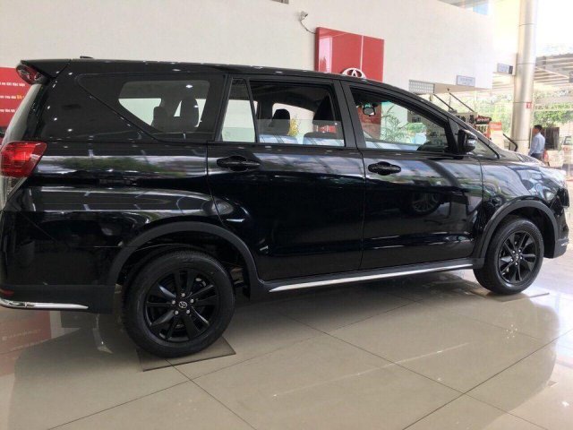 Bán Toyota Innova 2019, màu đen, giao xe nhanh0