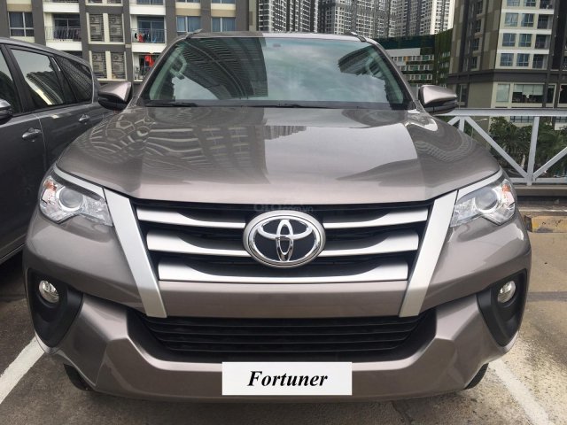 Bán Toyota Fortuner máy dầu, số sàn, khuyến mãi 60 triệu, giao xe ngay, hỗ trợ trả góp 80%