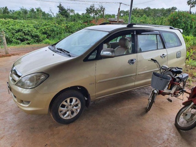 Gia đình bán Toyota Innova sản xuất 2007, màu vàng, giá chỉ 329 triệu0