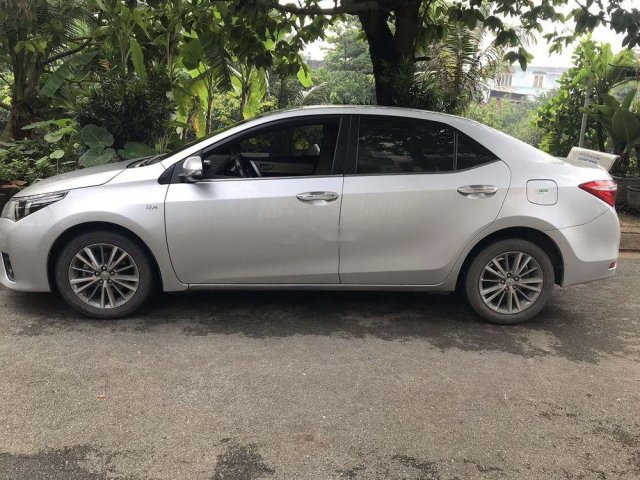 Bán Toyota Corolla Altis đời 2017, màu bạc