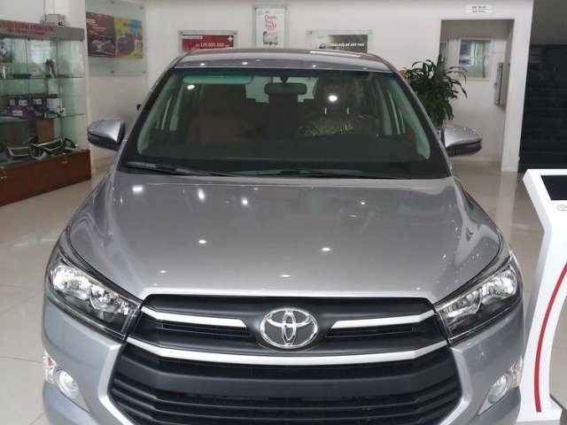 Cần bán gấp Toyota Innova đời 2019, màu bạc, giá 731tr