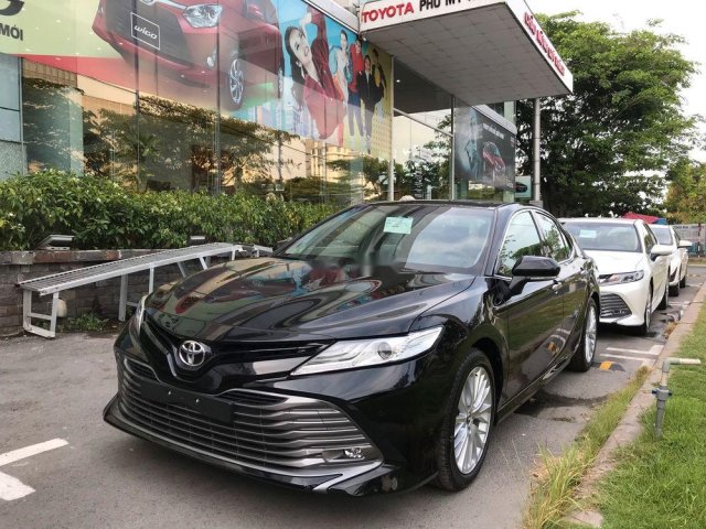 Cần bán xe Toyota Camry 2.5Q đời 2019, màu đen