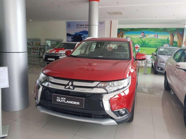 Cần bán Mitsubishi Outlander năm sản xuất 2019, màu đỏ, 800 triệu