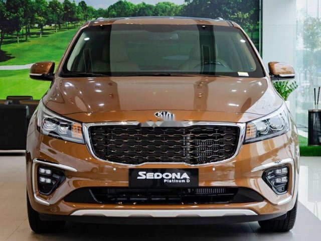 Bán Kia Sedona đời 2019, màu nâu vàng