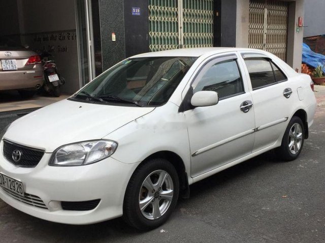 Cần bán Toyota Vios năm sản xuất 2004, màu trắng chính chủ, giá cạnh tranh0