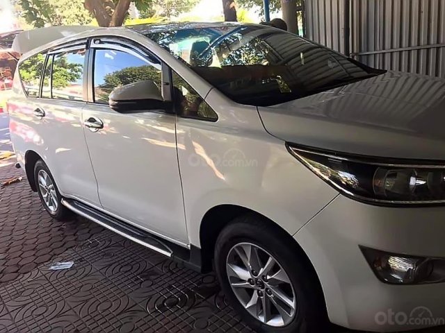 Bán ô tô Toyota Innova 2.0E đời 2018, màu trắng số sàn0