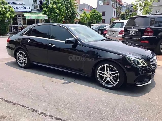 Bán Mercedes E400 AMG 2013, màu đen, xe gia đình