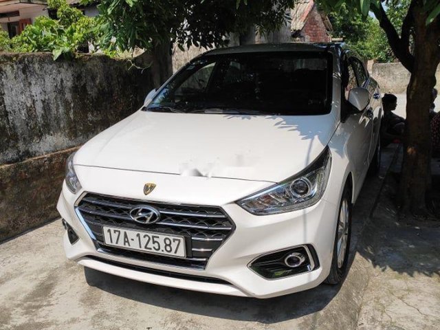 Bán xe Hyundai Accent đời 2018, màu trắng, bản đủ0