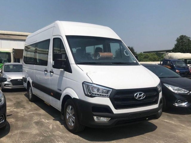 Cần bán Hyundai Solati Limited sản xuất 2019, màu trắng