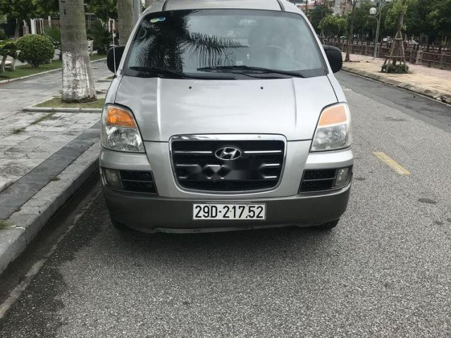 Bán Hyundai Starex 2006, màu bạc, nhập khẩu, số sàn0