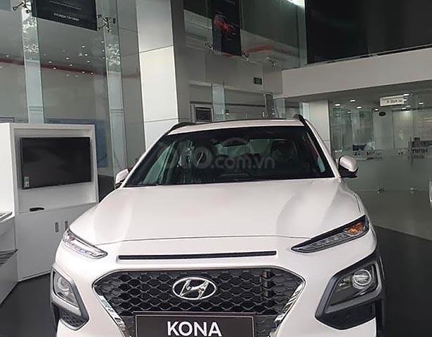 Bán Hyundai Kona 1.6 Turbo năm 2019, màu trắng, giá 750tr0