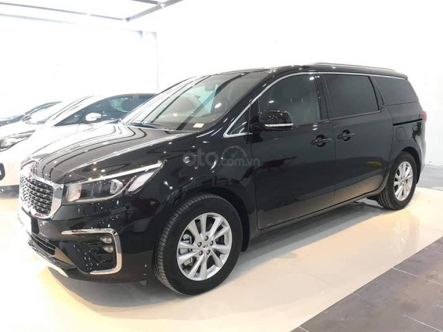 Cần bán Kia Sedona năm 2019, màu đen0