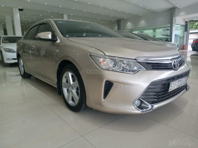 Bán xe Toyota Camry 2.5Q đời 2016, màu vàng cát giá 899 triệu