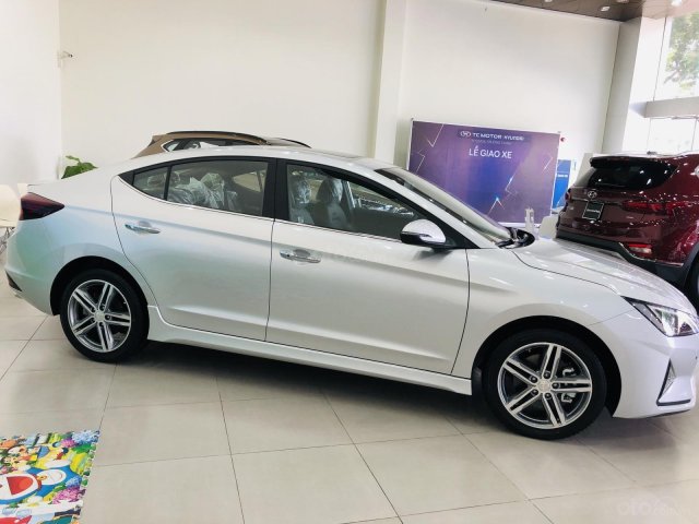 Hyundai elantra 2.0 AT 2019 nhiều ưu đãi lớn