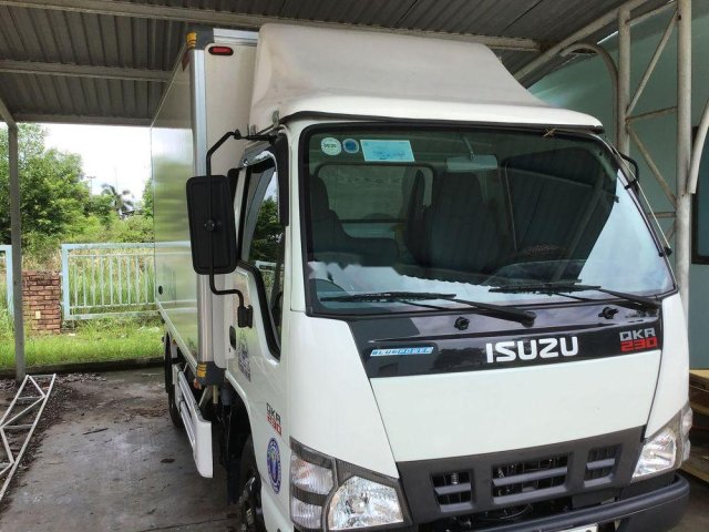 Bán/giao lưu Isuzu QKR230 đời 2018, màu trắng, thùng bảo ôn 3m6, giá tốt0