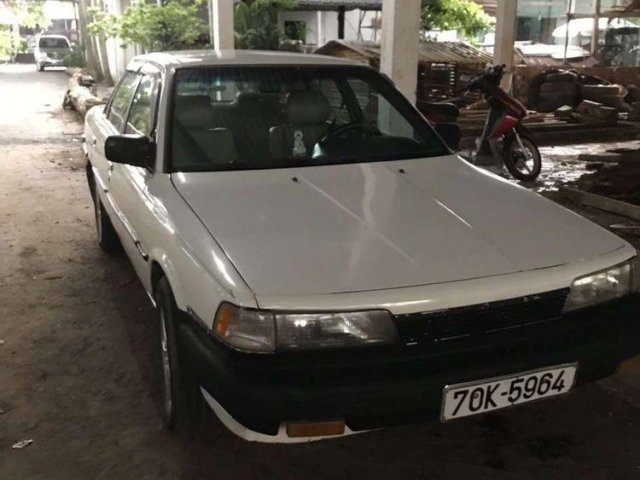 Bán Toyota Camry đời 1988, màu trắng, nhập khẩu0