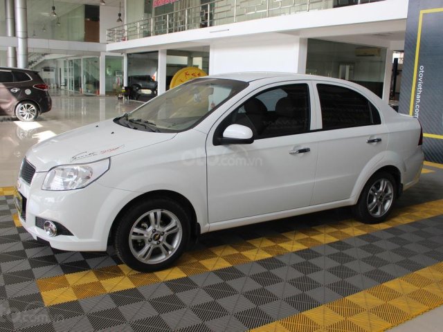 Cần bán Chevrolet Aveo LT 1.4MT sản xuất 2018, màu trắng, giá chỉ 348 triệu0