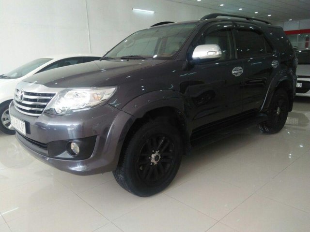 Bán Toyota Fortuner năm 2014, màu xám xe gia đình