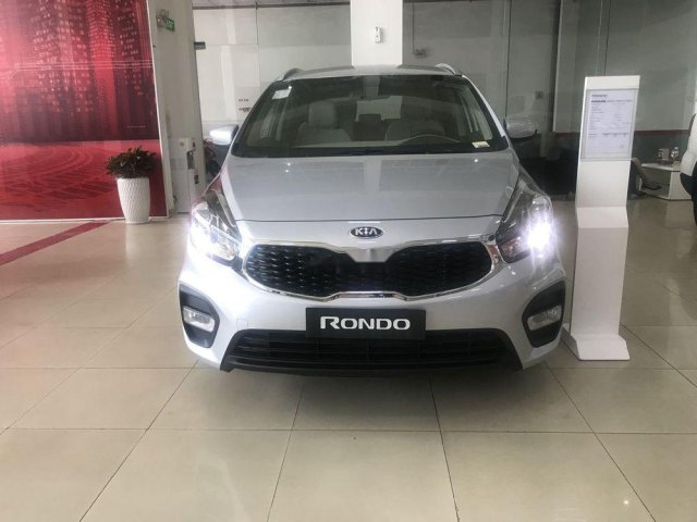 Cần bán Kia Rondo 2019, màu bạc, nhập khẩu nguyên chiếc, giá 585tr0