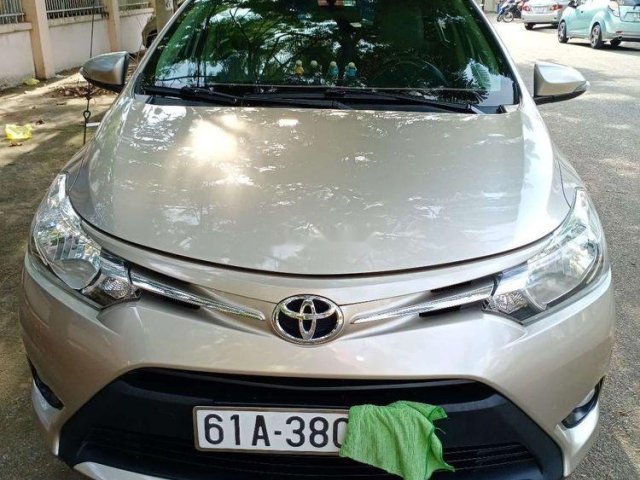 Bán ô tô Toyota Vios 2017, màu vàng chính chủ, giá tốt0