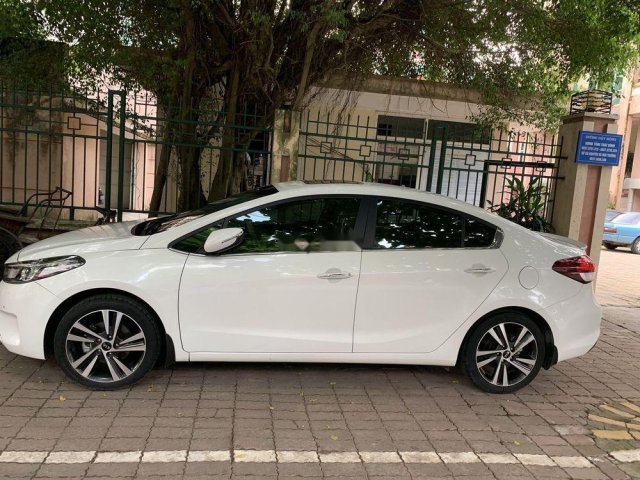 Bán Kia Cerato năm 2018, màu trắng0