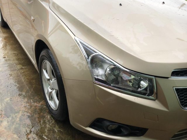 Cần bán xe gia đình đi Chevrolet Cruze