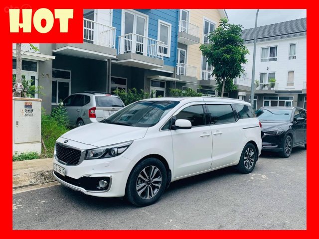 Bán xe Kia Sedona đời 2017, màu trắng, nội thất nâu, trả trước 400 triệu nhận xe ngay