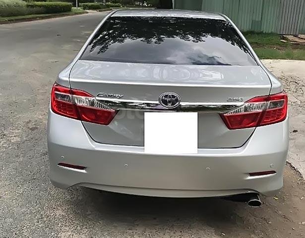 Cần bán gấp Toyota Camry 2.5Q năm sản xuất 2012, màu bạc0