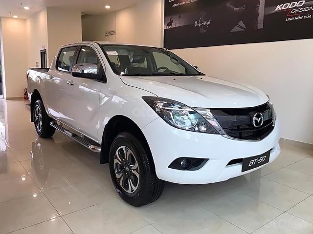 Cần bán Mazda BT 50 2.2L 4x2 AT sản xuất 2019, màu trắng, xe nhập 