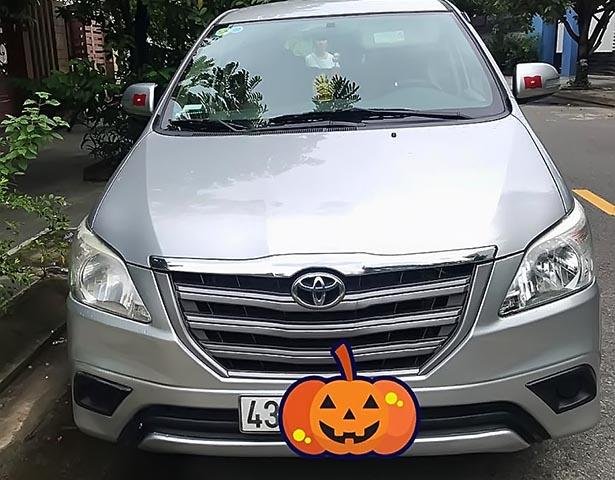 Bán Toyota Innova 2.0E năm 2016, màu bạc, giá tốt0