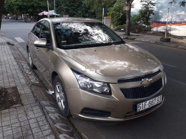 Cần bán lại xe Chevrolet Cruze năm sản xuất 2013, màu vàng0