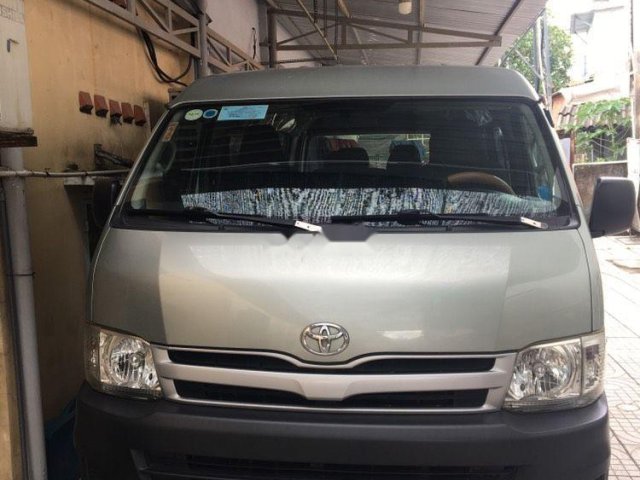 Bán lại xe Toyota Hiace sản xuất 2010, màu xanh ngọc0