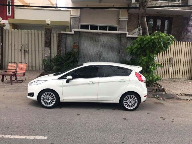 Bán Ford Fiesta sản xuất 2015, màu trắng, nhập khẩu  