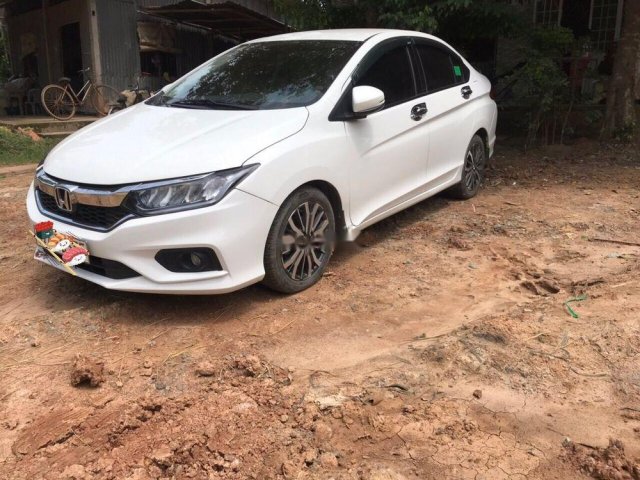 Gia đình lên đời bán Honda City sản xuất 2017, màu trắng, nhập khẩu0