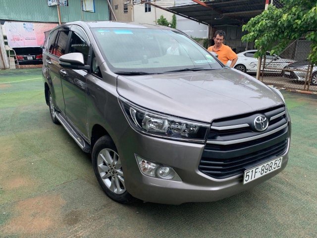 Bán ô tô Toyota Innova 2.0E sản xuất 2017, màu bạc, giá 660tr0