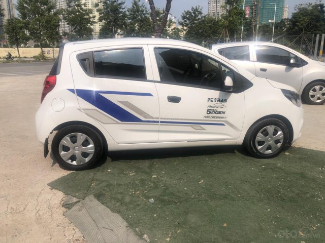 Bán Chevrolet Spark đời 2018, màu trắng, 220tr0