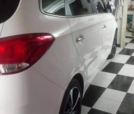 Cần bán xe Kia Rondo năm 2016, màu trắng, 535 triệu0