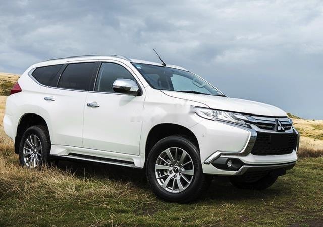 Bán ô tô Mitsubishi Pajero Sport năm sản xuất 2019, màu trắng, nhập khẩu, 888.5 triệu