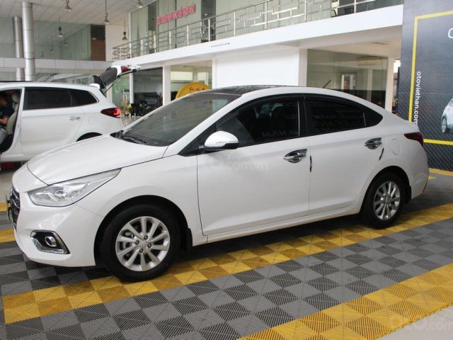 Bán ô tô Hyundai Accent 1.4AT đời 2018, màu trắng, 508tr