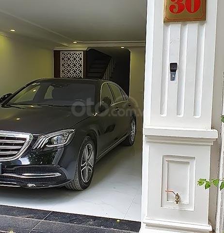 Cần bán gấp Mercedes S450L đời 2018, màu đen0