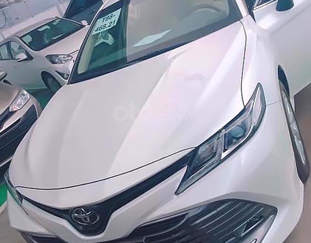 Bán Toyota Camry năm 2019, màu trắng, xe nhập0