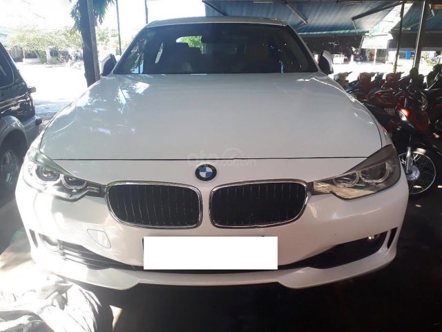 Cần bán xe BMW 3 Series 320i sản xuất năm 2013, màu trắng, xe nhập giá cạnh tranh0