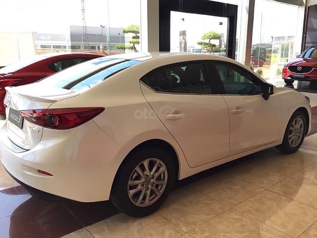 Cần bán xe Mazda 3 đời 2019, màu trắng, giá 699tr0