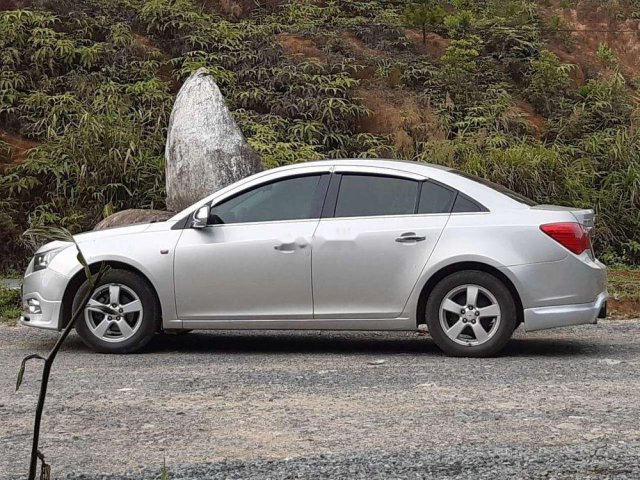 Bán ô tô Chevrolet Cruze sản xuất 2012, màu bạc